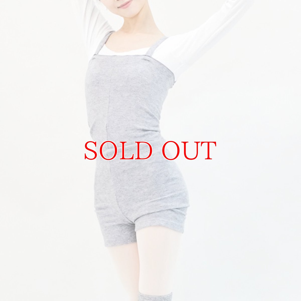 画像2: ERELL（エレル）CHLOEE ニットショートロンパー｜パールグレー (2)