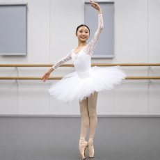 クラシックボン 練習用チュチュ ポーズ